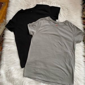**Bundle of 2 Hanes Women’s Tagless Tees Sz S**